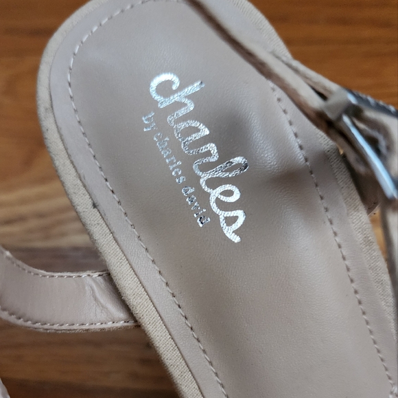 CHARLES DAVID Beige Vegan Suede Lambert Wedge Sandals Size 10, New - Picture 6 of 10